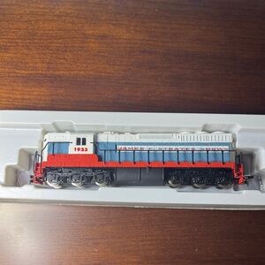 IHC James E. Strates Shows HO Scale Diesel Locomotive (New)